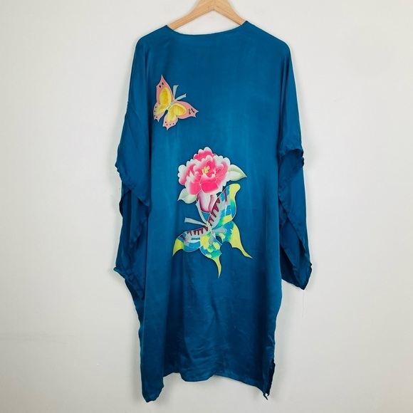 Soft silk blue floral and butterfly caftan. One size. - Picture 7 of 12